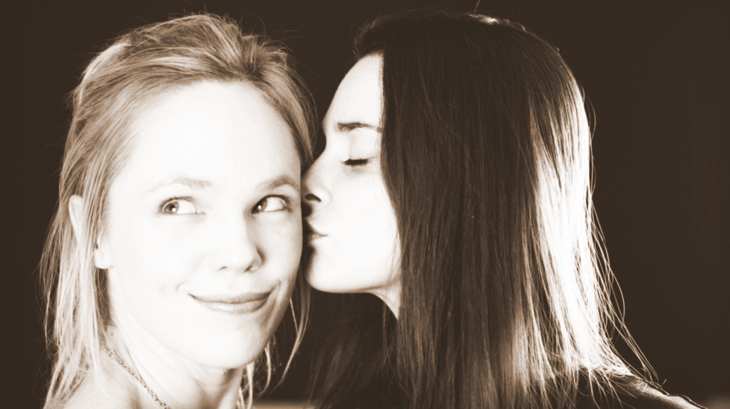 zoenen lesbi vrouwen lesbisch