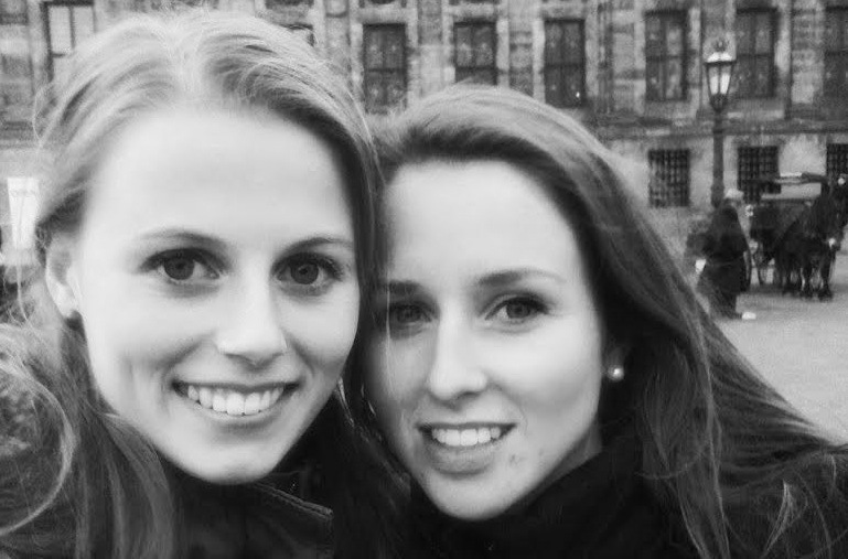 meisjes samen lesbisch eerste zoen