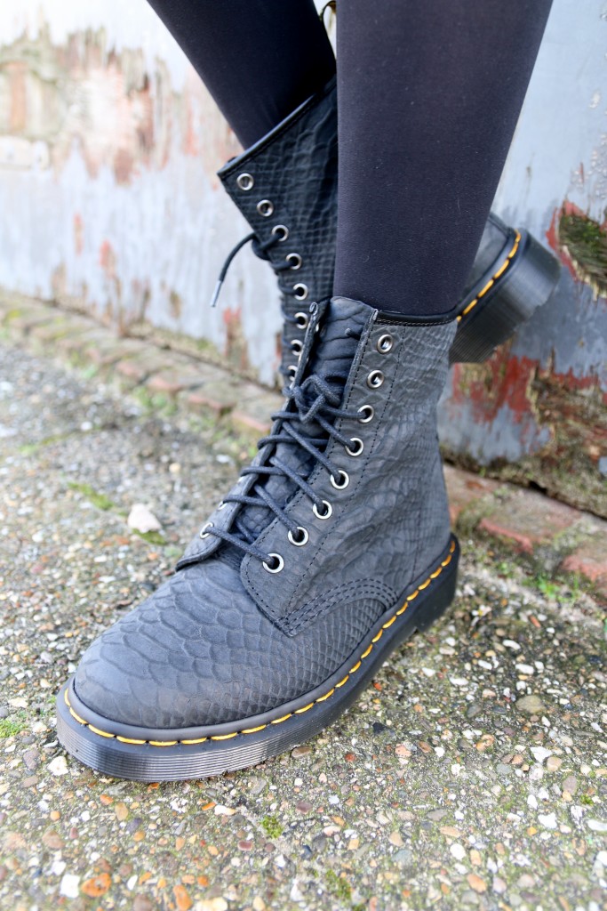 dr. martens panterprint