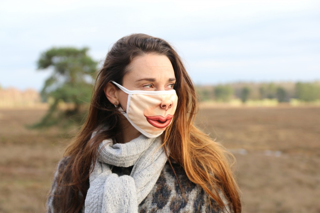 eBay aankopen mondkapje lippen grappig