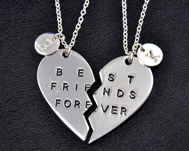 vriendinnen lesbisch sieraad liefde beste vriendinnen