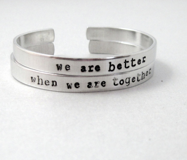 vriendinnen lesbisch sieraad liefde beste vriendinnen