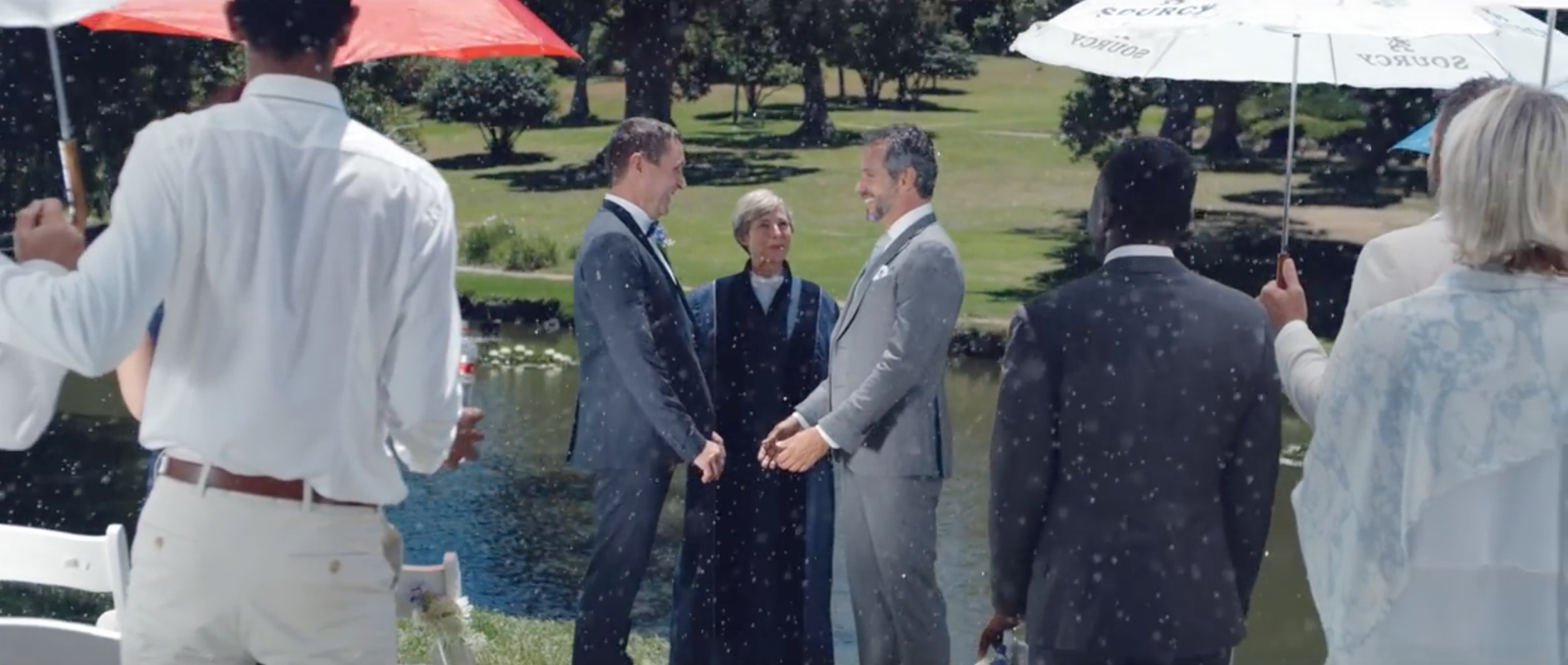 Zoenend homostel in Sourcy reclame