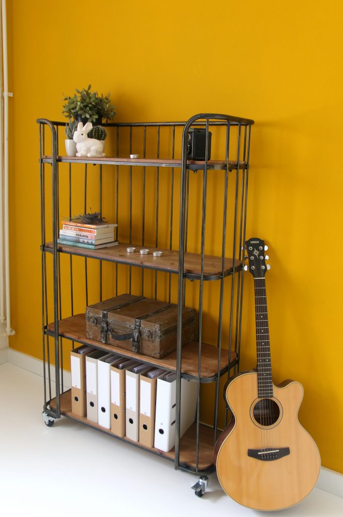 potje klussen lifestyle interieur lijstjes huis gele muur