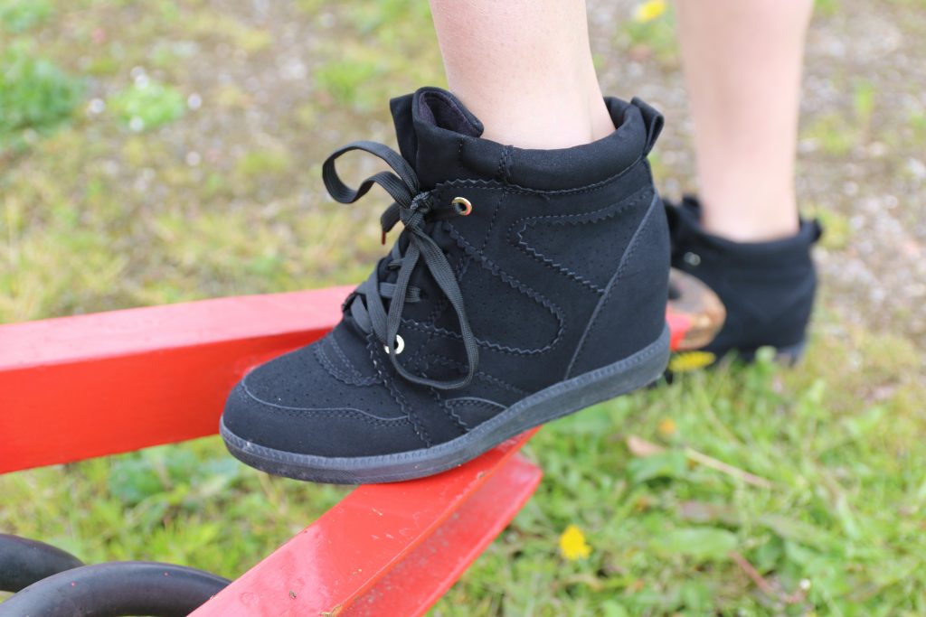 Sexy Mom jeans & Isabel Marant Look a likes polette sacha come get fashion furla