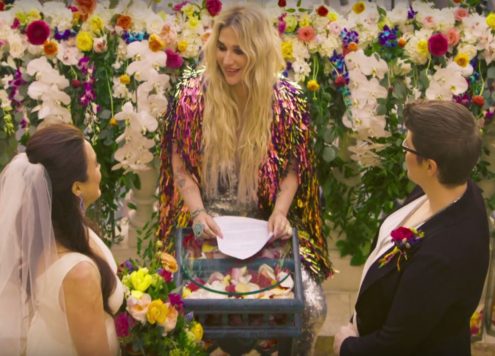 Kesha trouwt lesbisch koppel in video 'I Need a Woman'