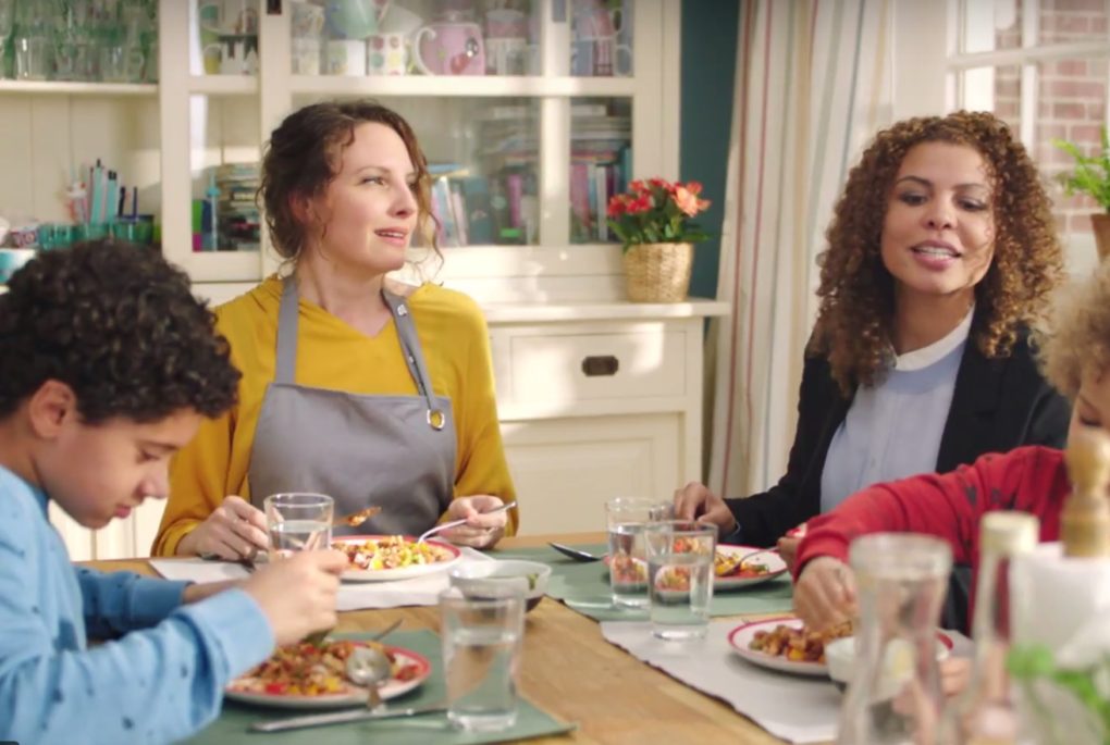 Een beetje van lesbi en een beetje van Maggi