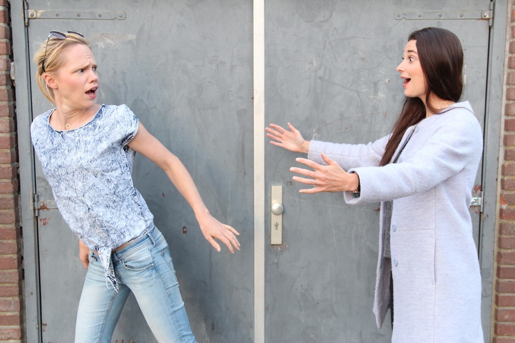 niet van aanraking houden