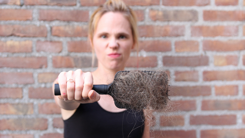 HAAR WAAR HET NIET HOORT