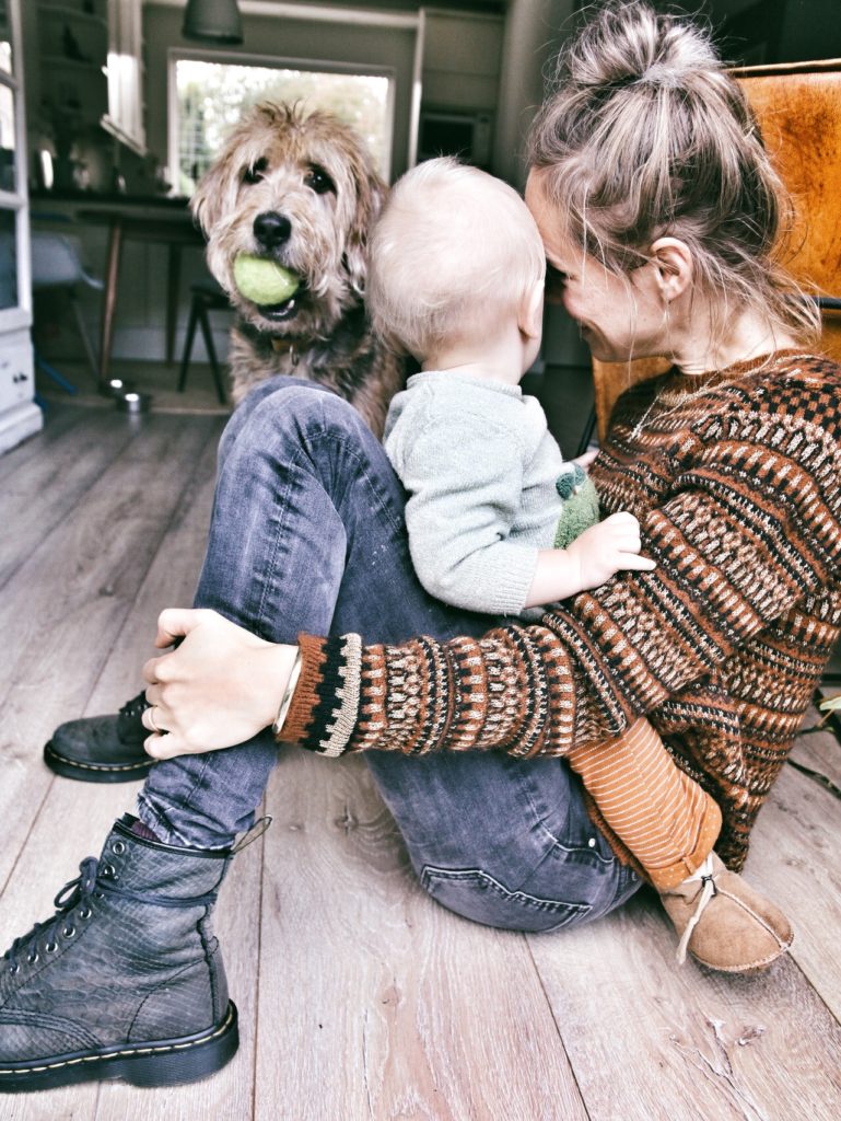 Is enig kind zijn zielig?