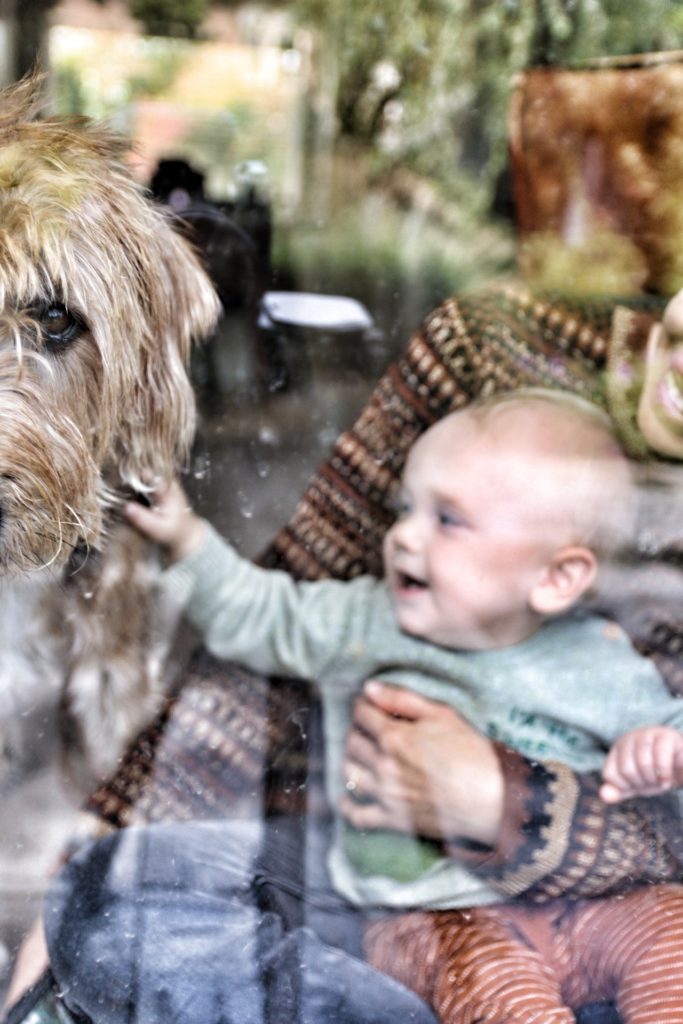 Is enig kind zijn zielig?