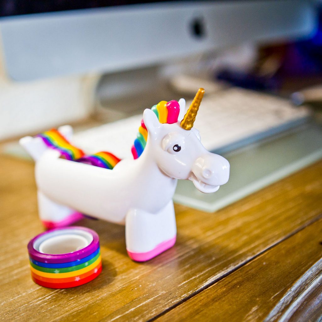 Regenboog plakbandhouder via Radbag